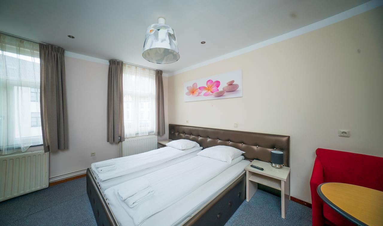 Hotel Restaurant La Piazza Valkenburg aan de Geul Eksteriør billede