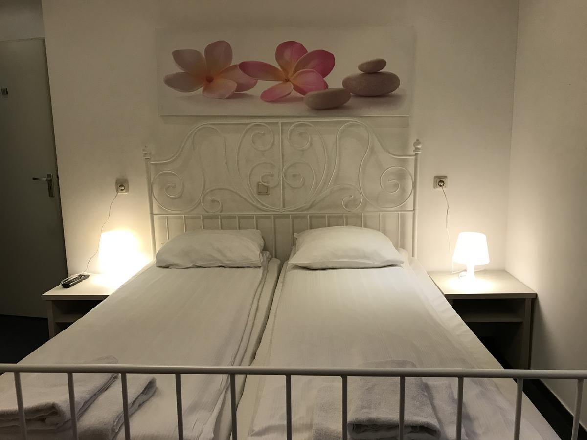 Hotel Restaurant La Piazza Valkenburg aan de Geul Eksteriør billede